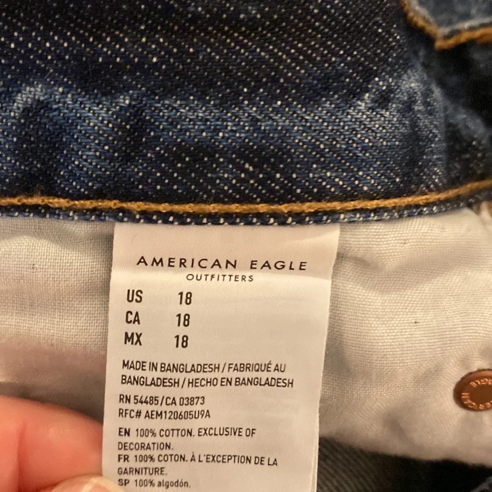 American Eagle 90s Boyfriend Short - Picture 4 of 4